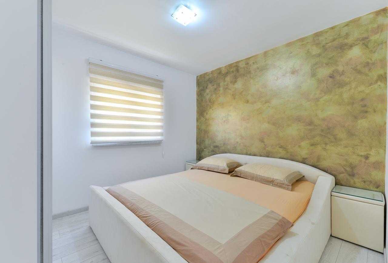 Apartments Lucica Vir Εξωτερικό φωτογραφία