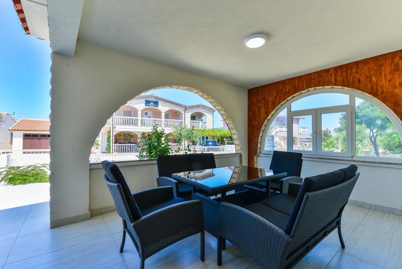 Apartments Lucica Vir Εξωτερικό φωτογραφία