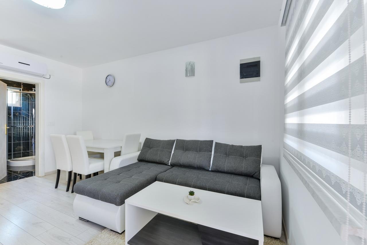 Apartments Lucica Vir Εξωτερικό φωτογραφία