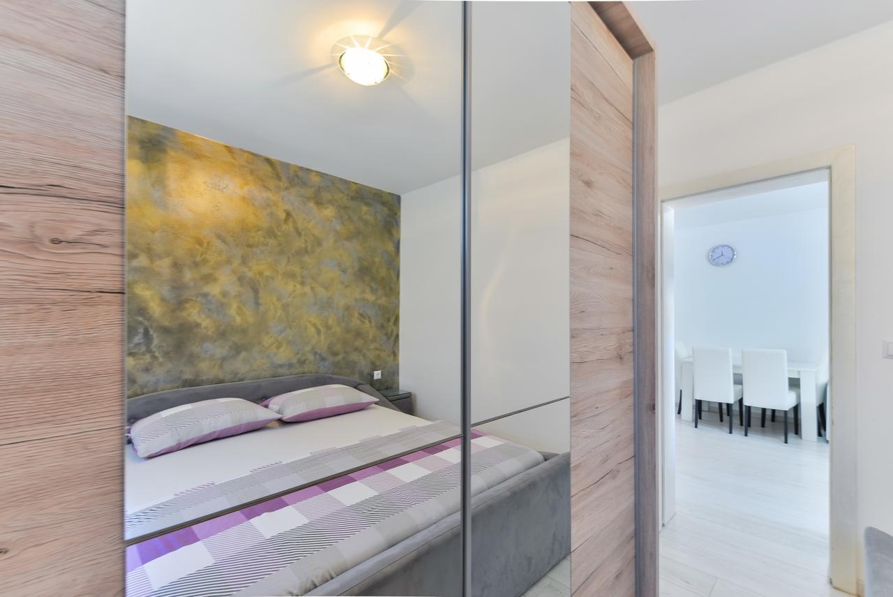 Apartments Lucica Vir Εξωτερικό φωτογραφία