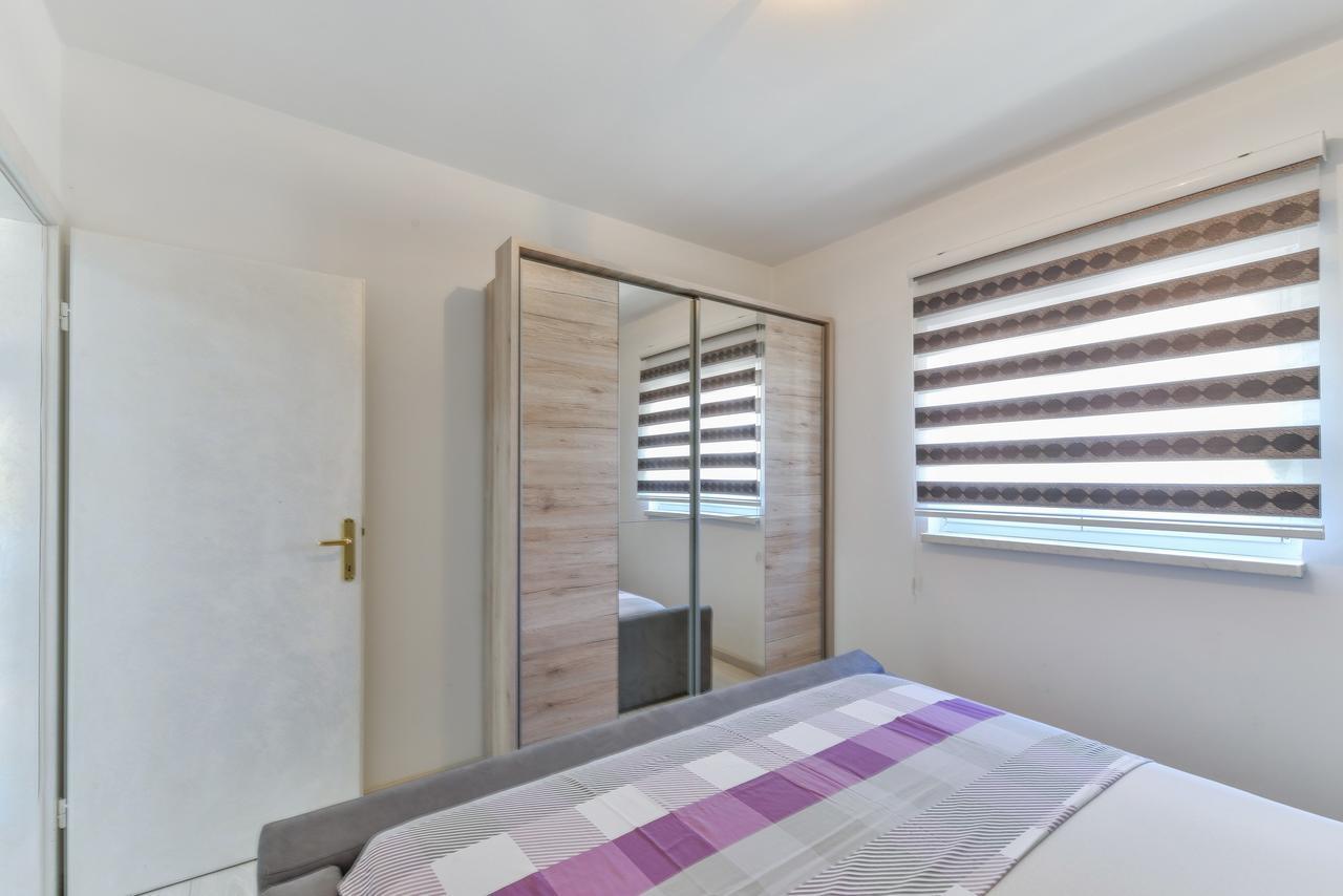 Apartments Lucica Vir Εξωτερικό φωτογραφία
