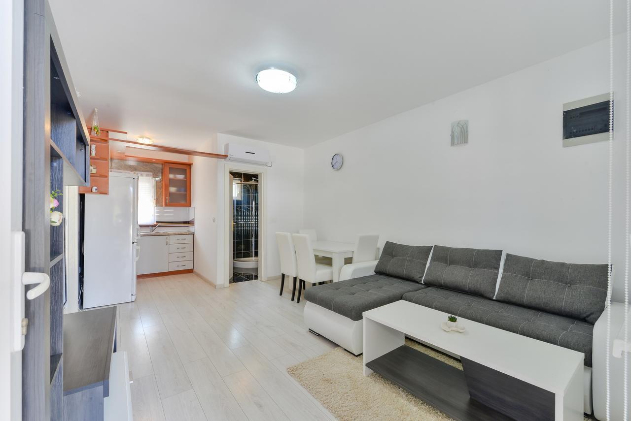 Apartments Lucica Vir Εξωτερικό φωτογραφία