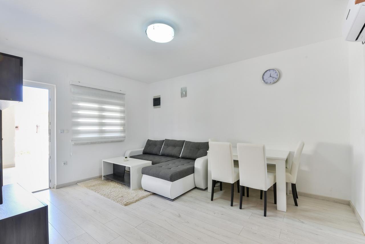 Apartments Lucica Vir Εξωτερικό φωτογραφία