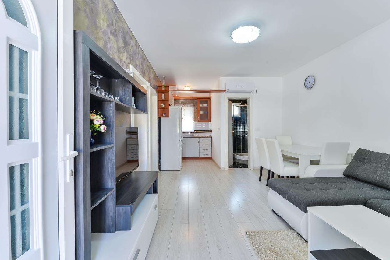 Apartments Lucica Vir Εξωτερικό φωτογραφία