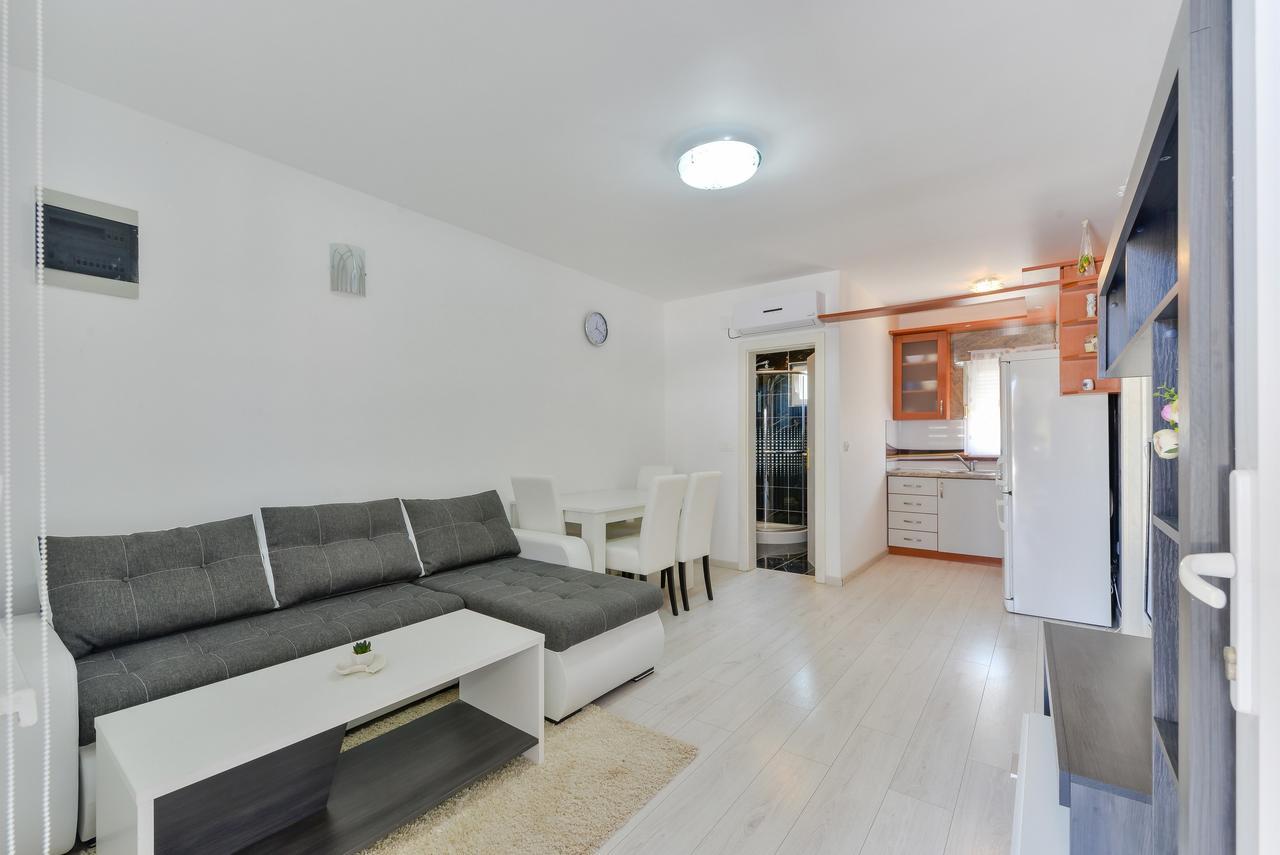 Apartments Lucica Vir Εξωτερικό φωτογραφία