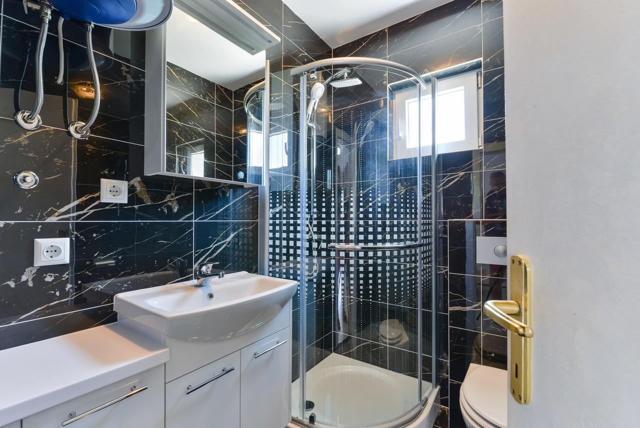 Apartments Lucica Vir Εξωτερικό φωτογραφία