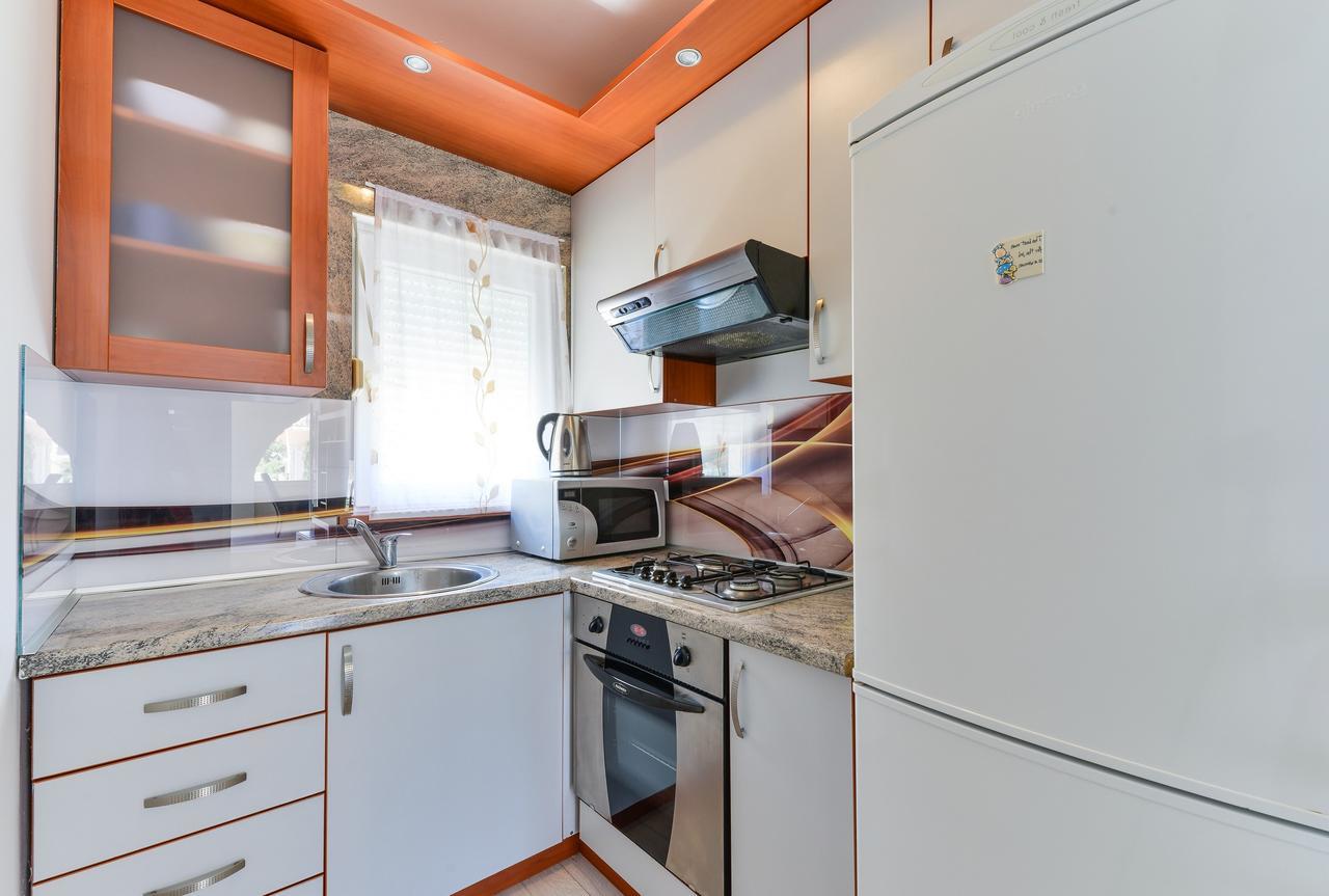 Apartments Lucica Vir Εξωτερικό φωτογραφία