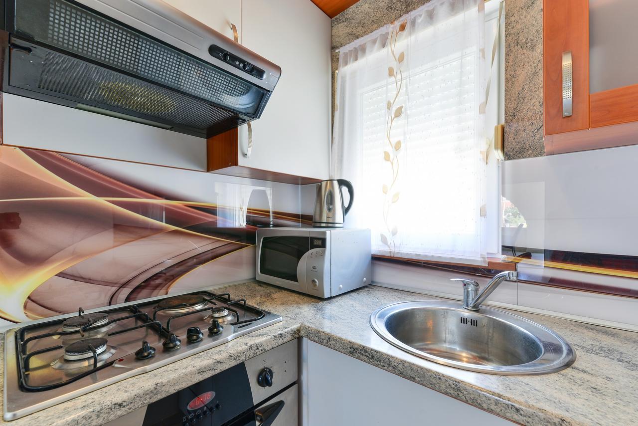Apartments Lucica Vir Εξωτερικό φωτογραφία