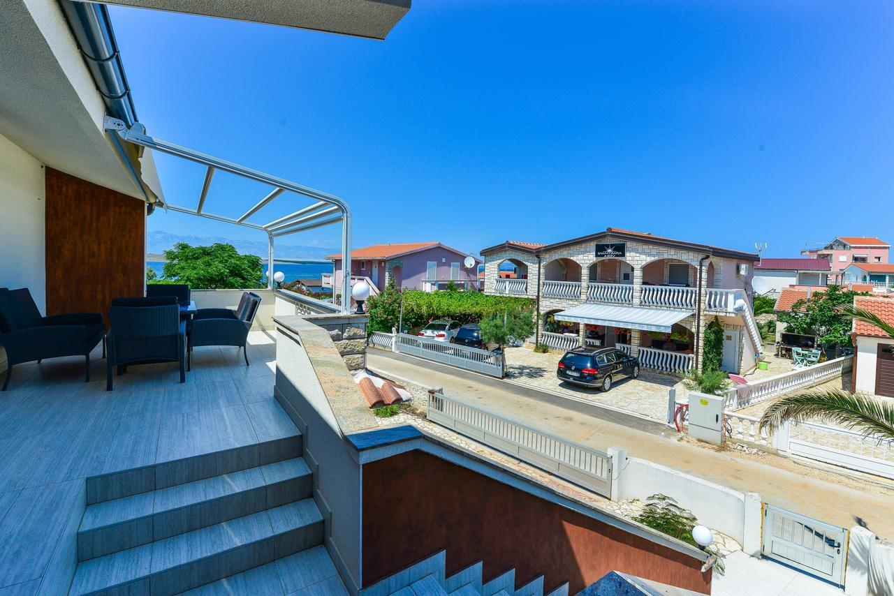 Apartments Lucica Vir Εξωτερικό φωτογραφία