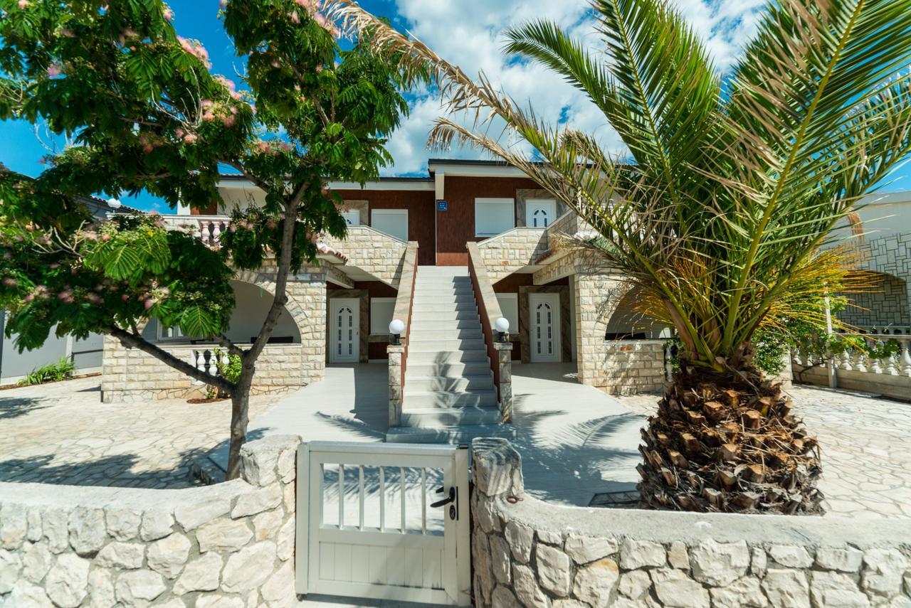 Apartments Lucica Vir Εξωτερικό φωτογραφία